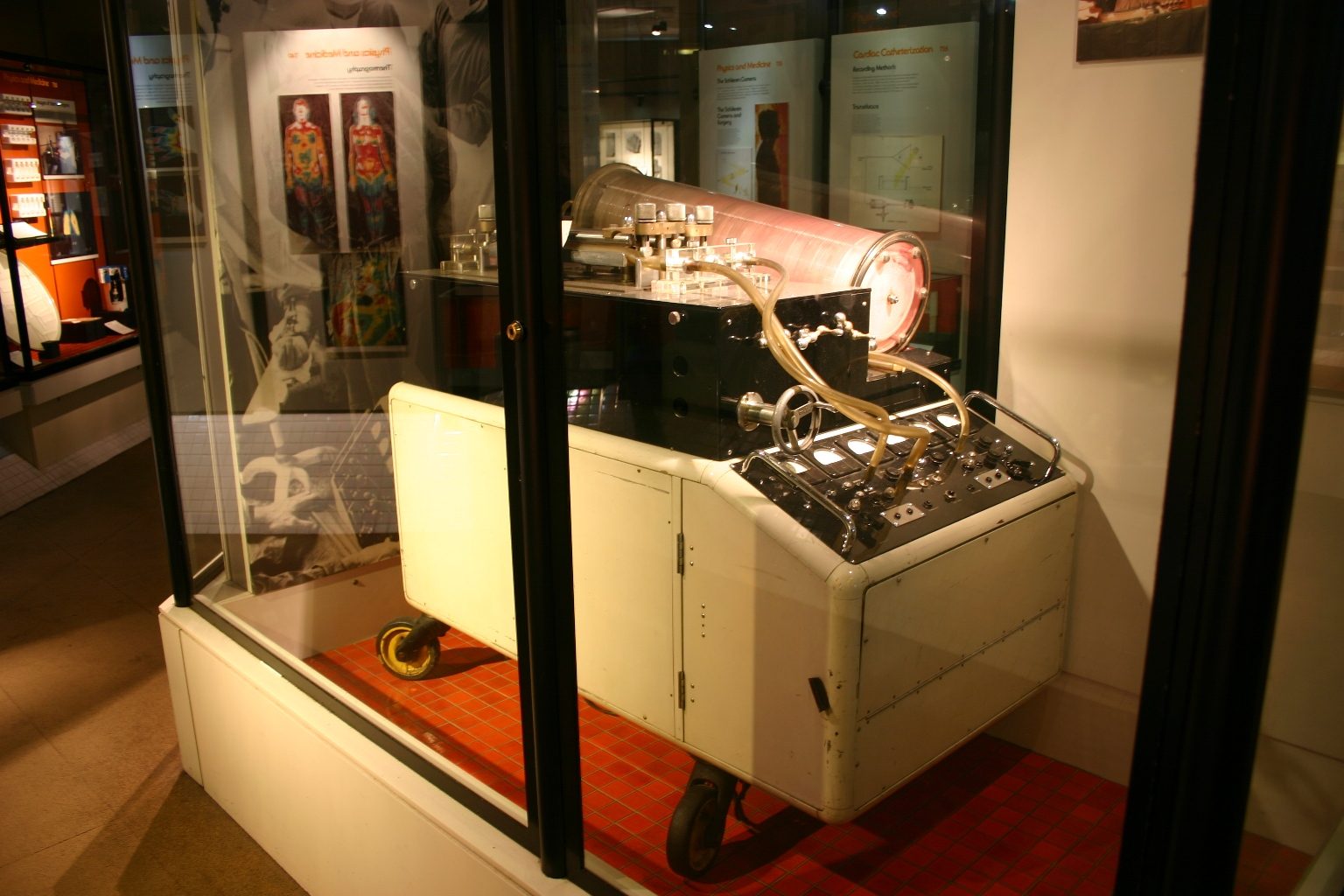 Heart-Lung%20machine%201958%2C%20Science%20Museum%2C%20London%20-%2001.JPG